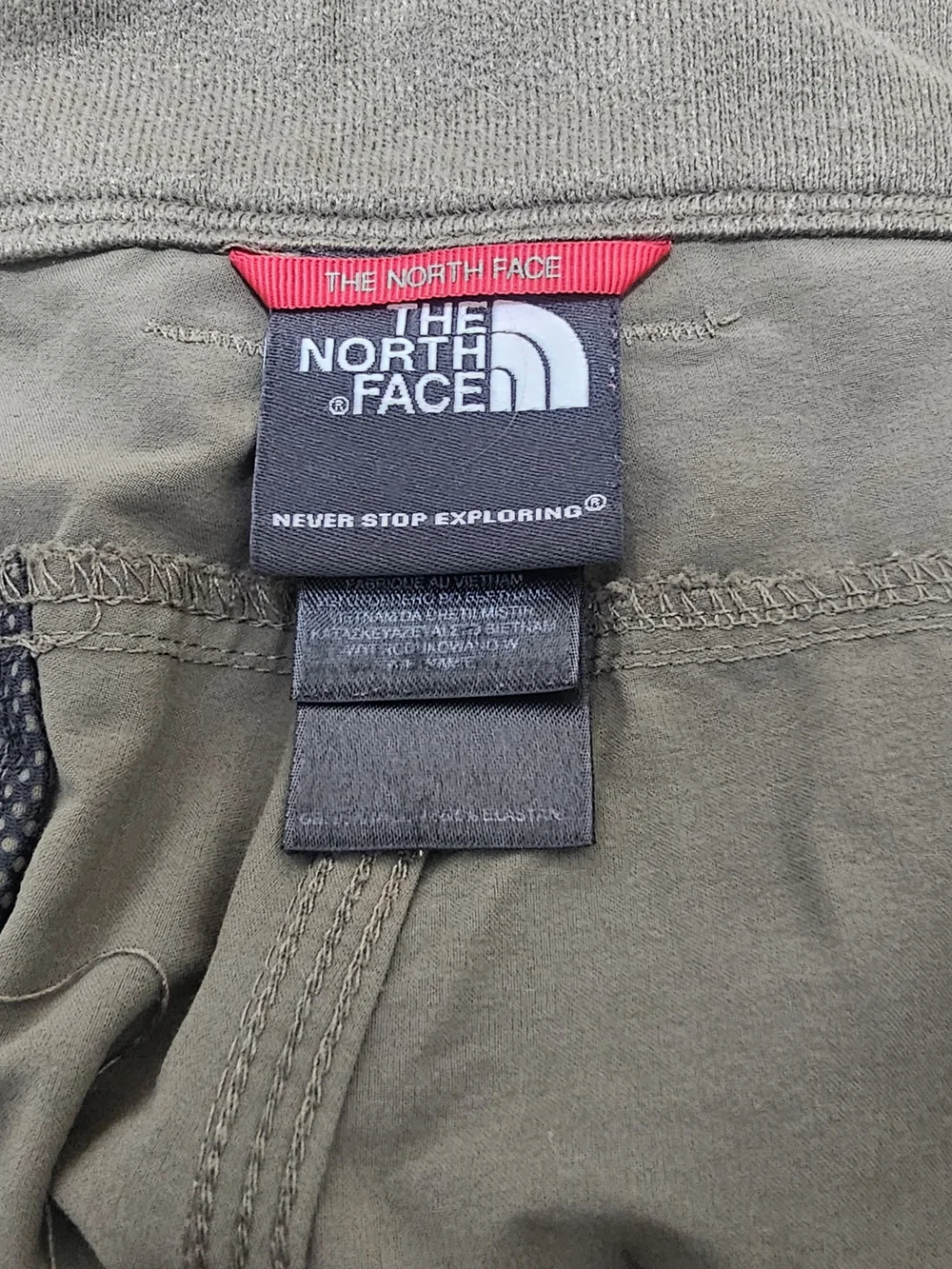 The North Face Men’s Olive Green Cargo Shorts Flat Front Button Zip Logo Size 38